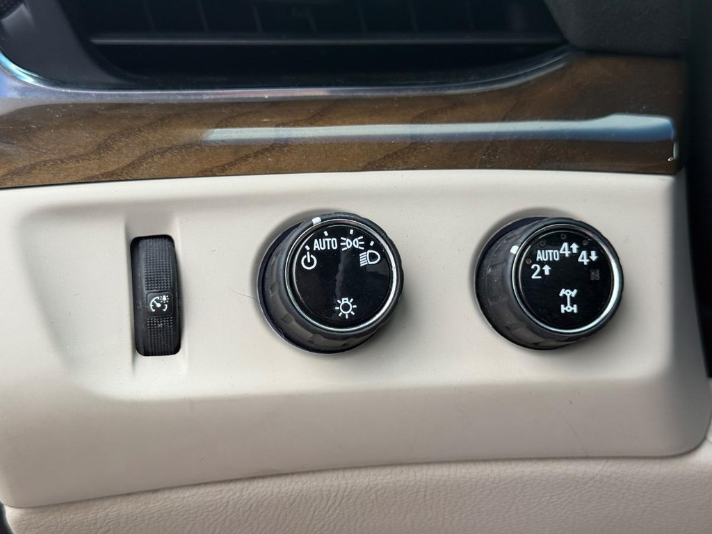 Cadillac Escalade Vehicle Full-screen Gallery Image 25