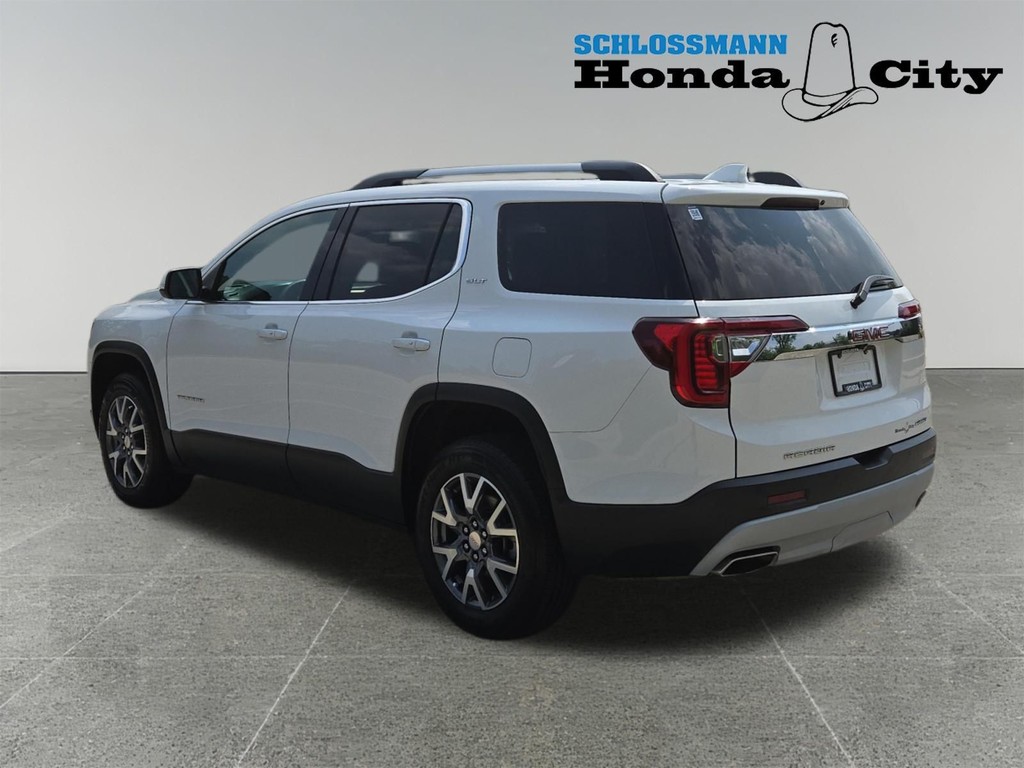 GMC Acadia Vehicle Full-screen Gallery Image 03