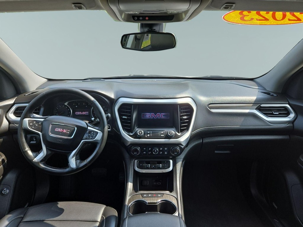 GMC Acadia Vehicle Full-screen Gallery Image 05