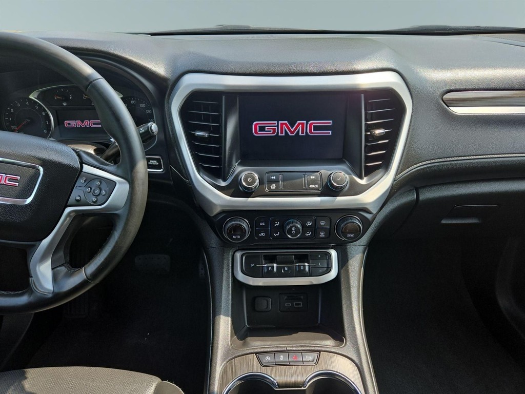 GMC Acadia Vehicle Full-screen Gallery Image 06