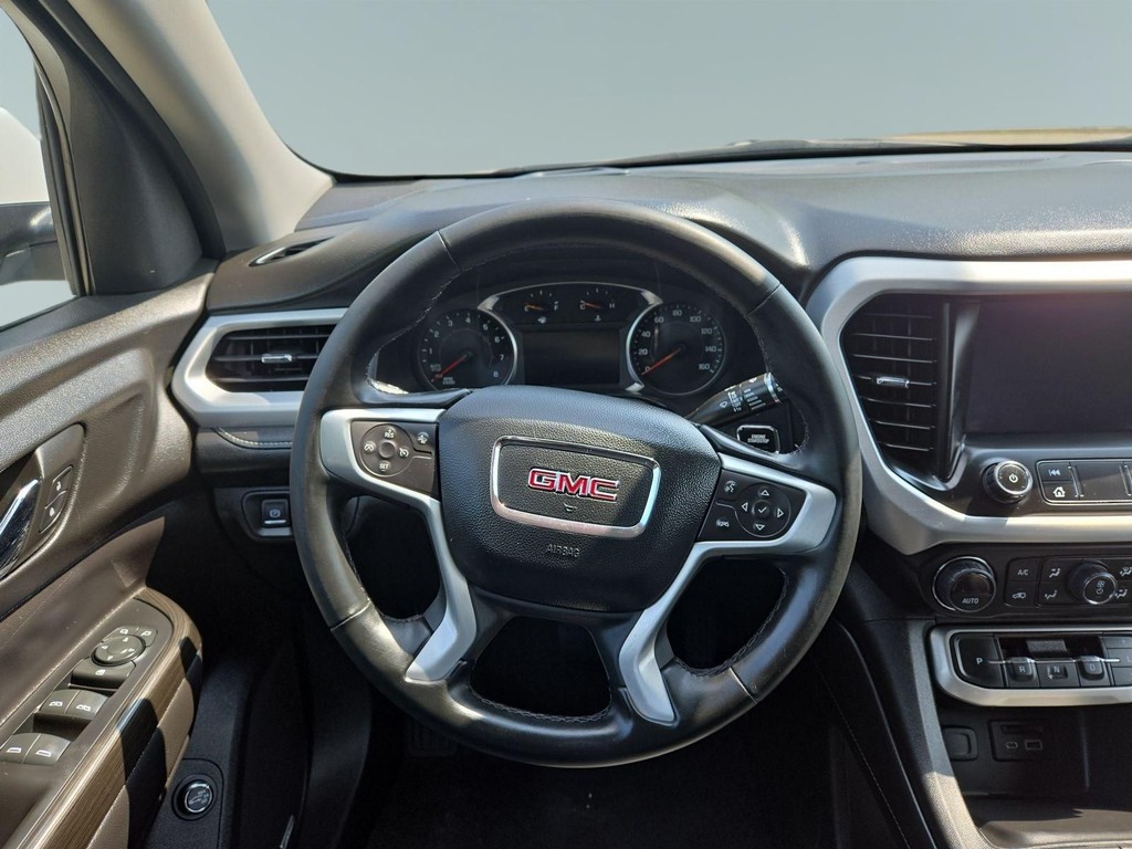 GMC Acadia Vehicle Full-screen Gallery Image 07