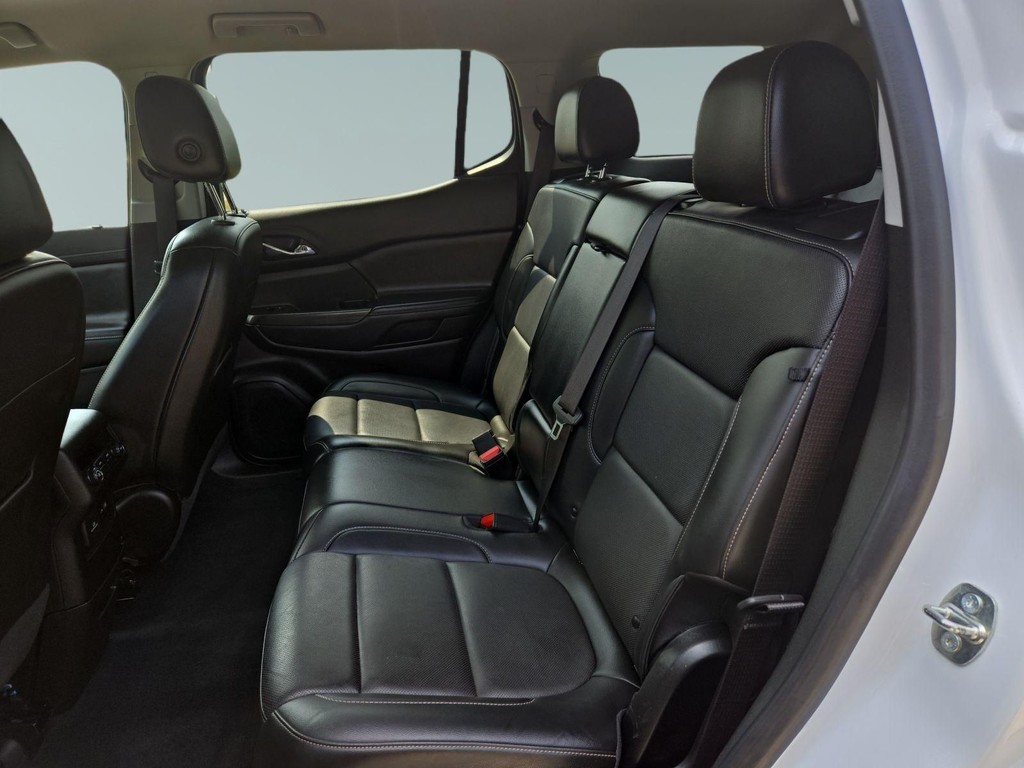 GMC Acadia Vehicle Full-screen Gallery Image 08