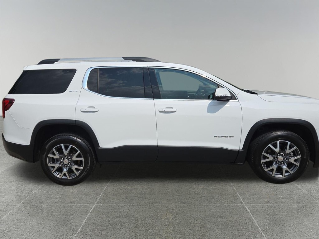 GMC Acadia Vehicle Full-screen Gallery Image 13