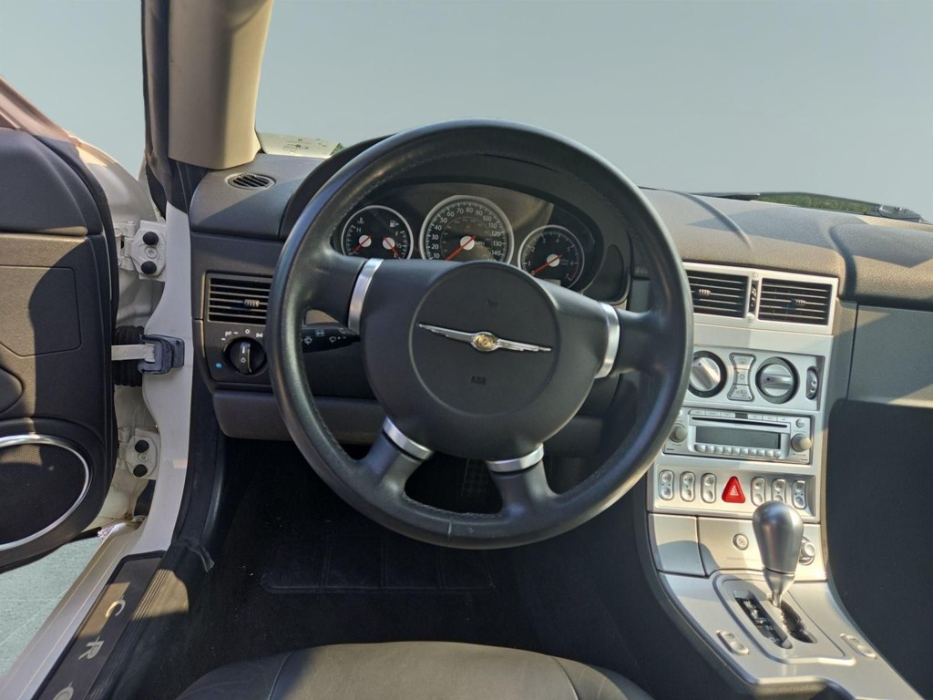 Chrysler Crossfire Vehicle Full-screen Gallery Image 07