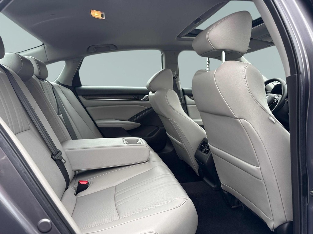 Honda Accord Sedan Vehicle Full-screen Gallery Image 09