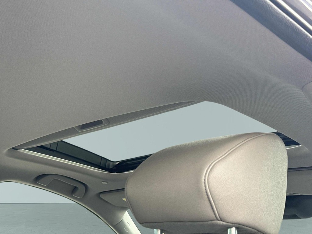 Honda Accord Sedan Vehicle Full-screen Gallery Image 10