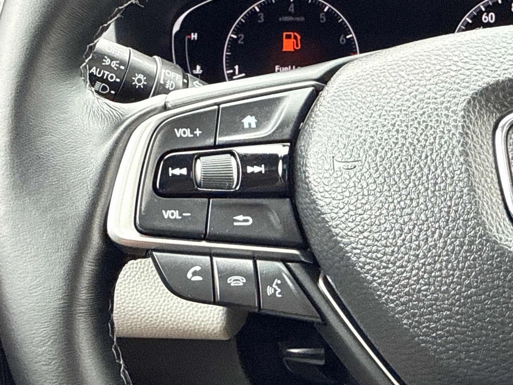 Honda Accord Sedan Vehicle Full-screen Gallery Image 11