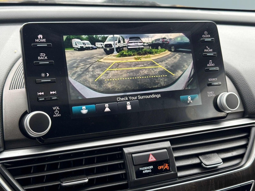 Honda Accord Sedan Vehicle Full-screen Gallery Image 14