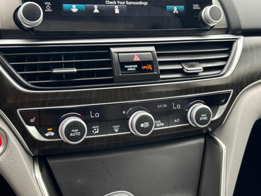 Honda Accord Sedan Vehicle Full-screen Gallery Image 15