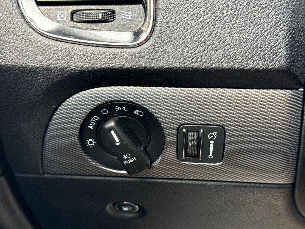 Dodge Durango Vehicle Full-screen Gallery Image 24