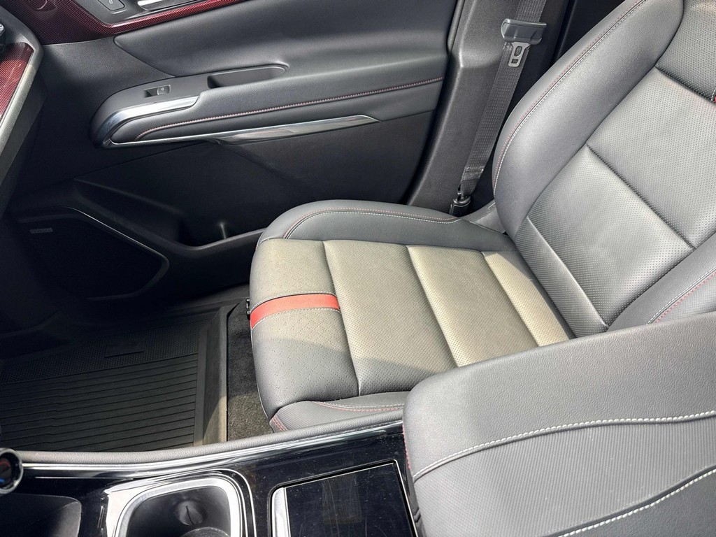 Chevrolet Traverse Vehicle Full-screen Gallery Image 04