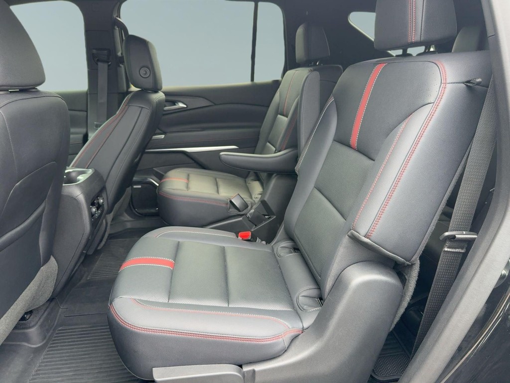 Chevrolet Traverse Vehicle Full-screen Gallery Image 09