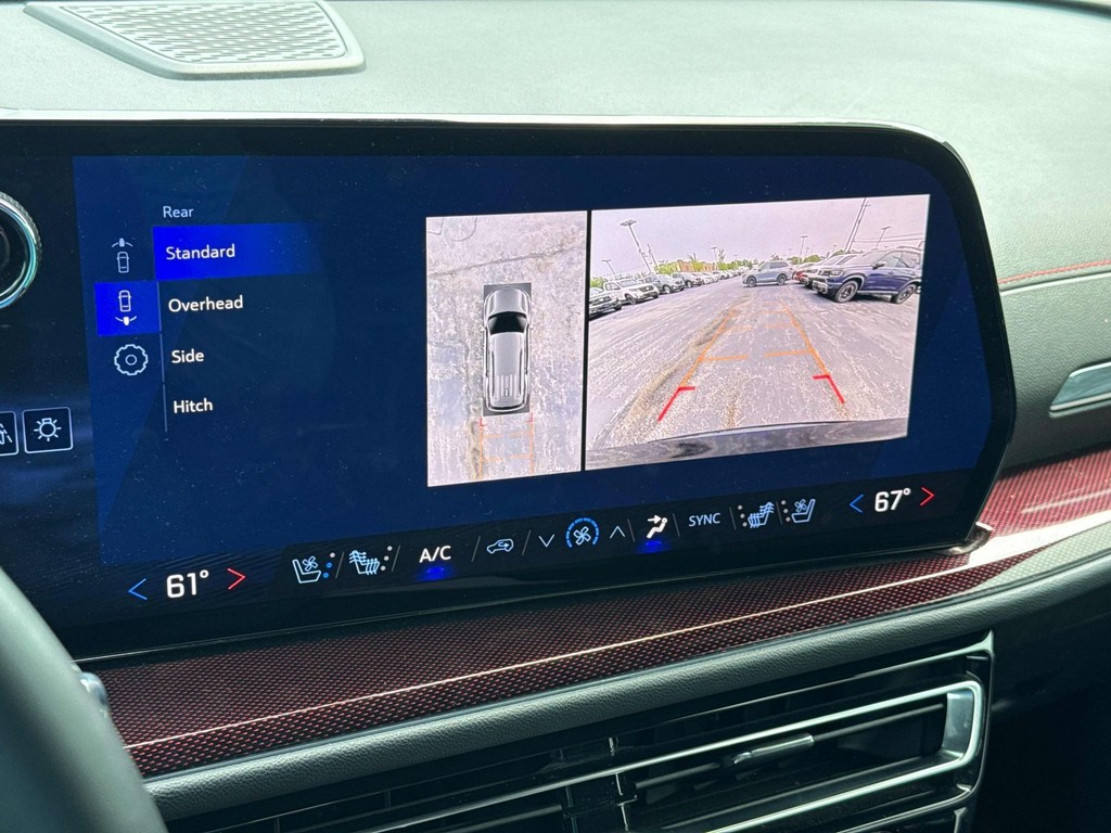 Chevrolet Traverse Vehicle Full-screen Gallery Image 21