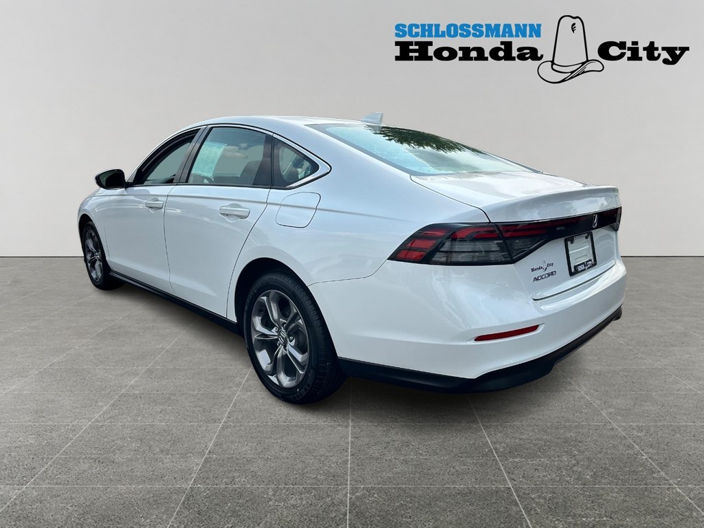 Honda Accord Sedan Vehicle Full-screen Gallery Image 03
