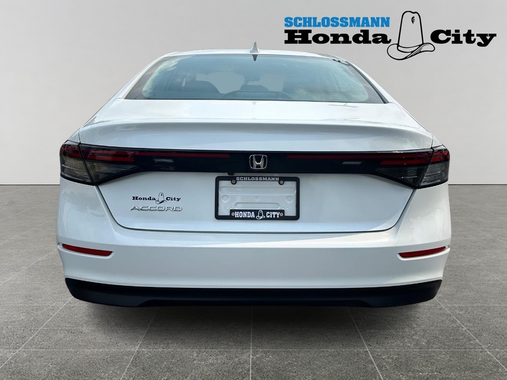 Honda Accord Sedan Vehicle Full-screen Gallery Image 04