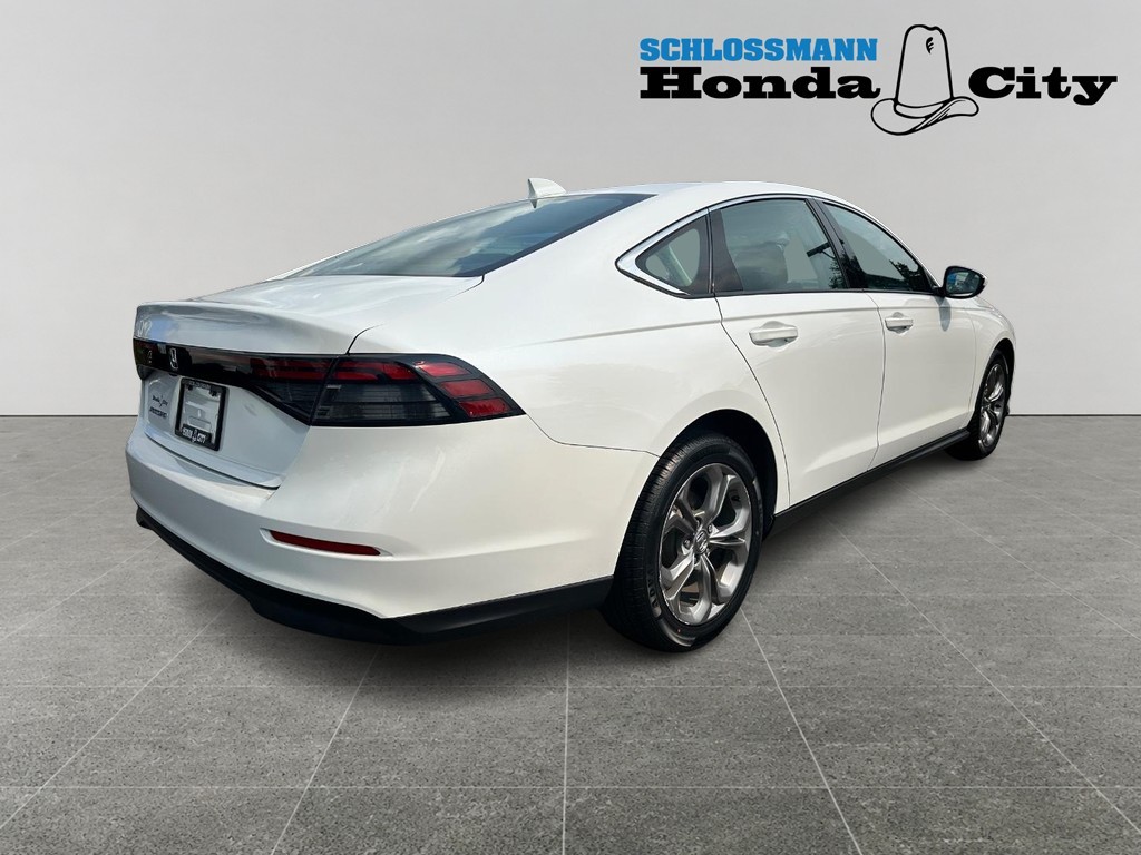 Honda Accord Sedan Vehicle Full-screen Gallery Image 06