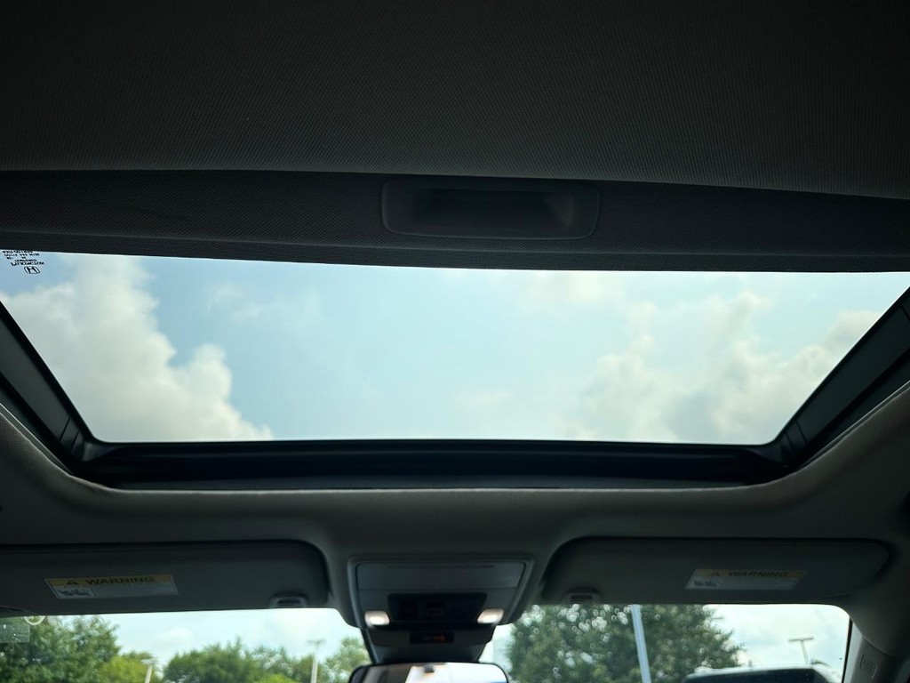 Honda Accord Sedan Vehicle Full-screen Gallery Image 11
