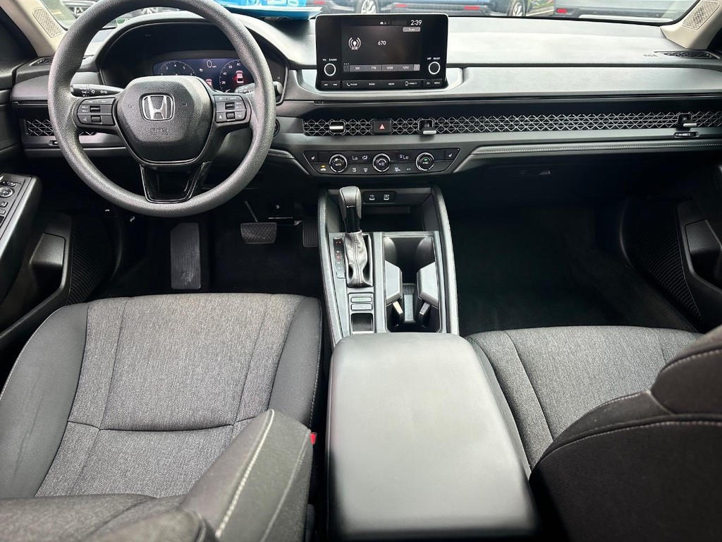Honda Accord Sedan Vehicle Full-screen Gallery Image 12