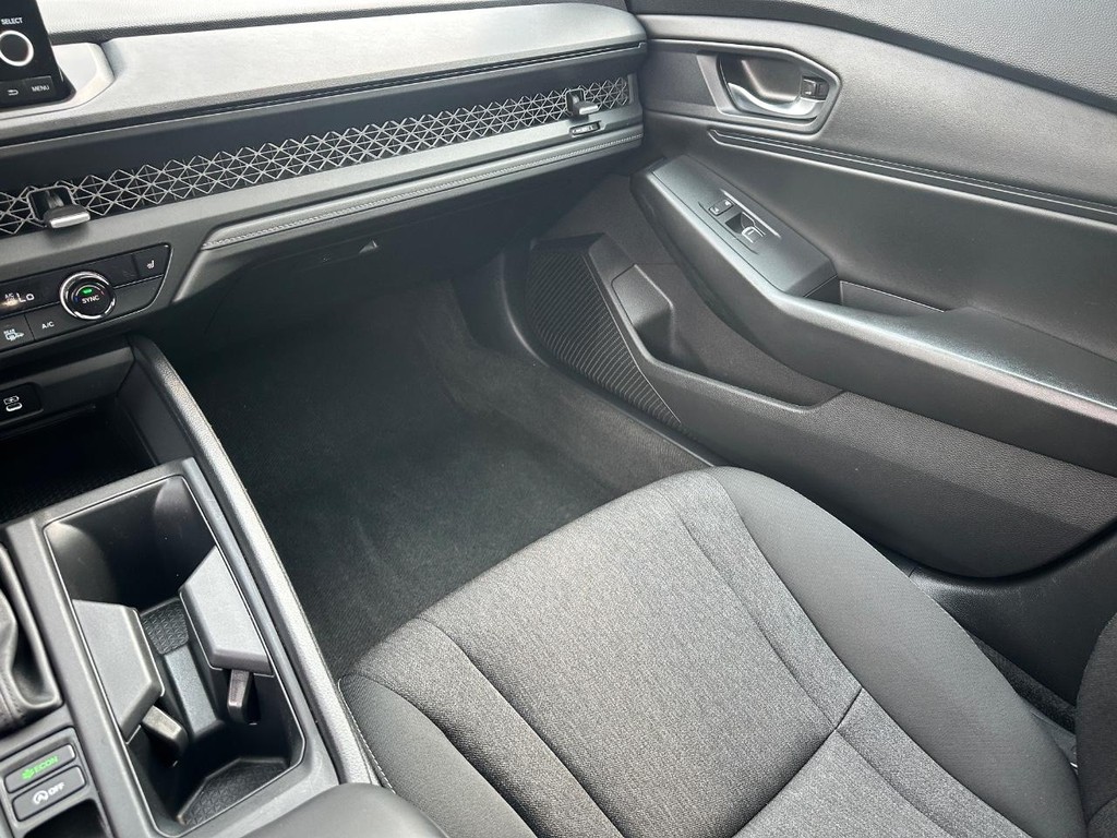 Honda Accord Sedan Vehicle Full-screen Gallery Image 17