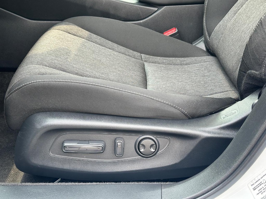 Honda Accord Sedan Vehicle Full-screen Gallery Image 19