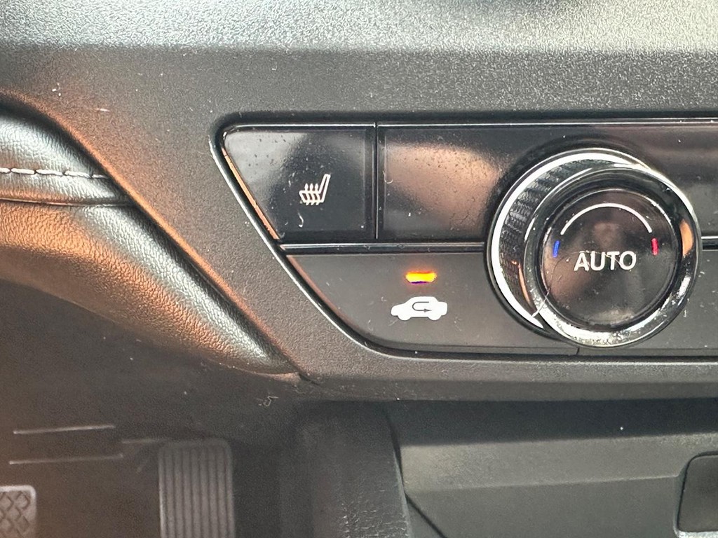 Honda Accord Sedan Vehicle Full-screen Gallery Image 23