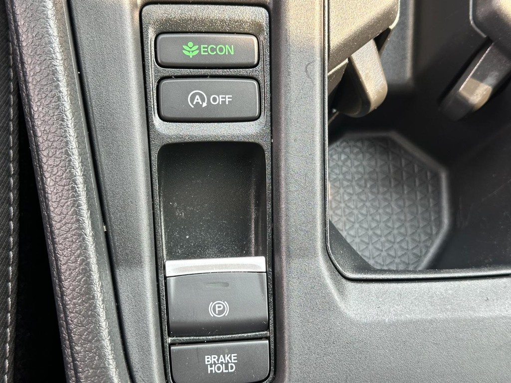 Honda Accord Sedan Vehicle Full-screen Gallery Image 24