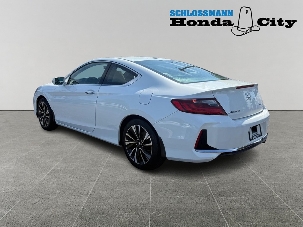 Honda Accord Coupe Vehicle Full-screen Gallery Image 03