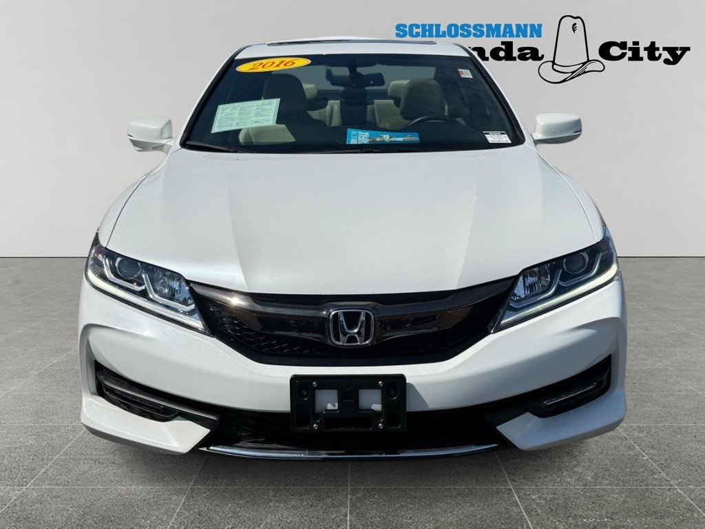 Honda Accord Coupe Vehicle Full-screen Gallery Image 09
