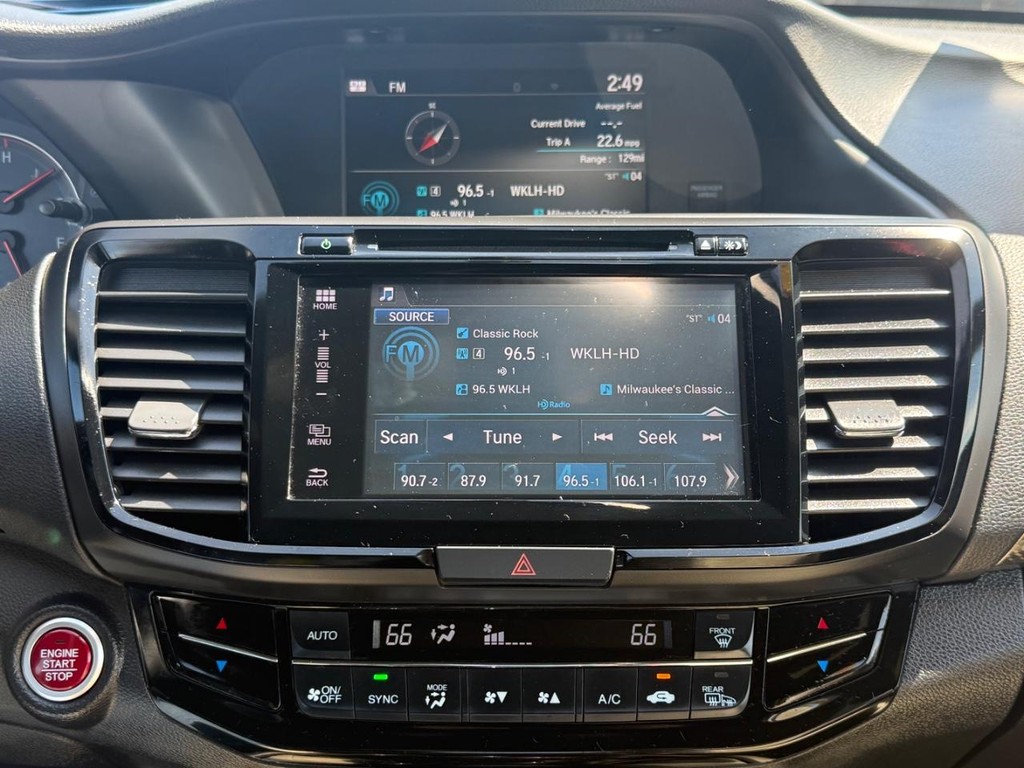 Honda Accord Coupe Vehicle Full-screen Gallery Image 16