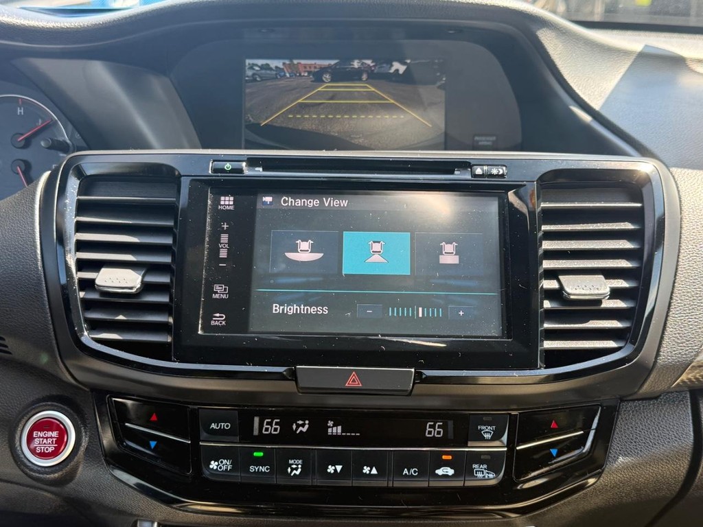 Honda Accord Coupe Vehicle Full-screen Gallery Image 17