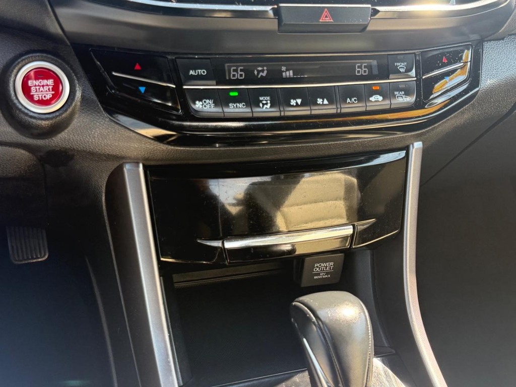 Honda Accord Coupe Vehicle Full-screen Gallery Image 18