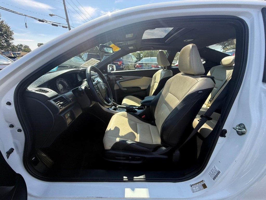 Honda Accord Coupe Vehicle Full-screen Gallery Image 27