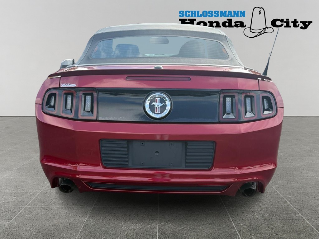 Ford Mustang Vehicle Full-screen Gallery Image 04
