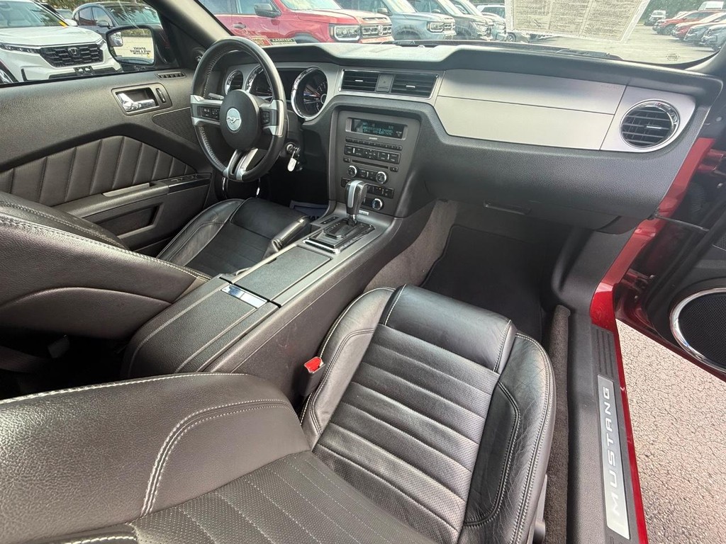Ford Mustang Vehicle Full-screen Gallery Image 11