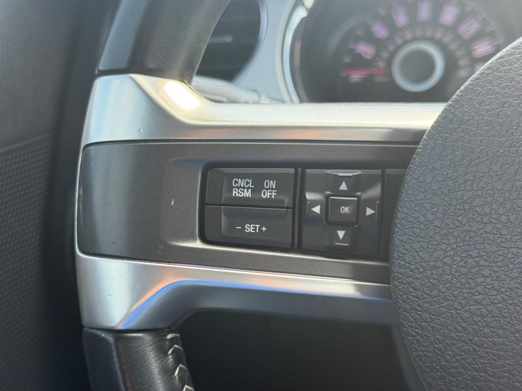 Ford Mustang Vehicle Full-screen Gallery Image 13