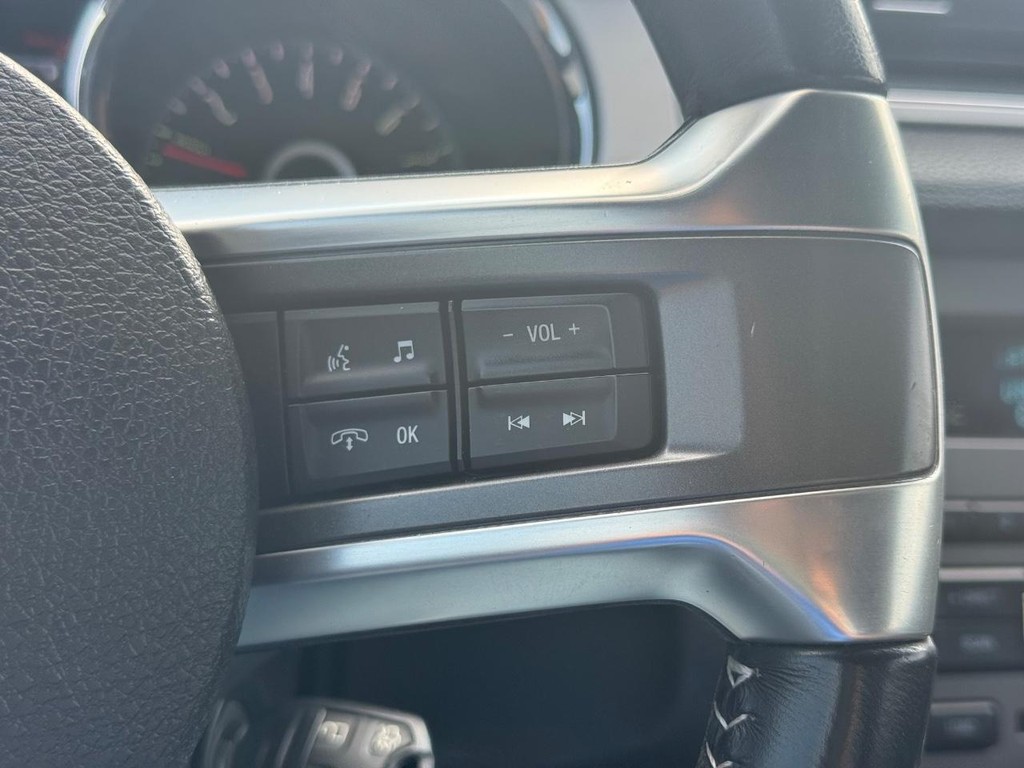 Ford Mustang Vehicle Full-screen Gallery Image 14