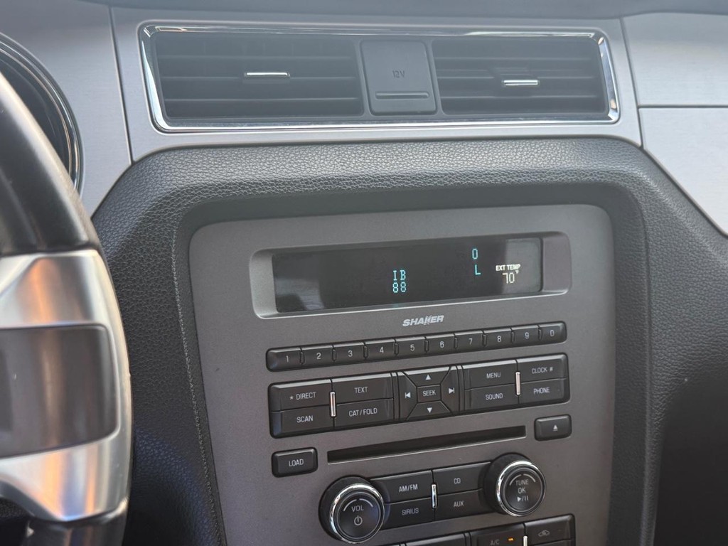 Ford Mustang Vehicle Full-screen Gallery Image 15