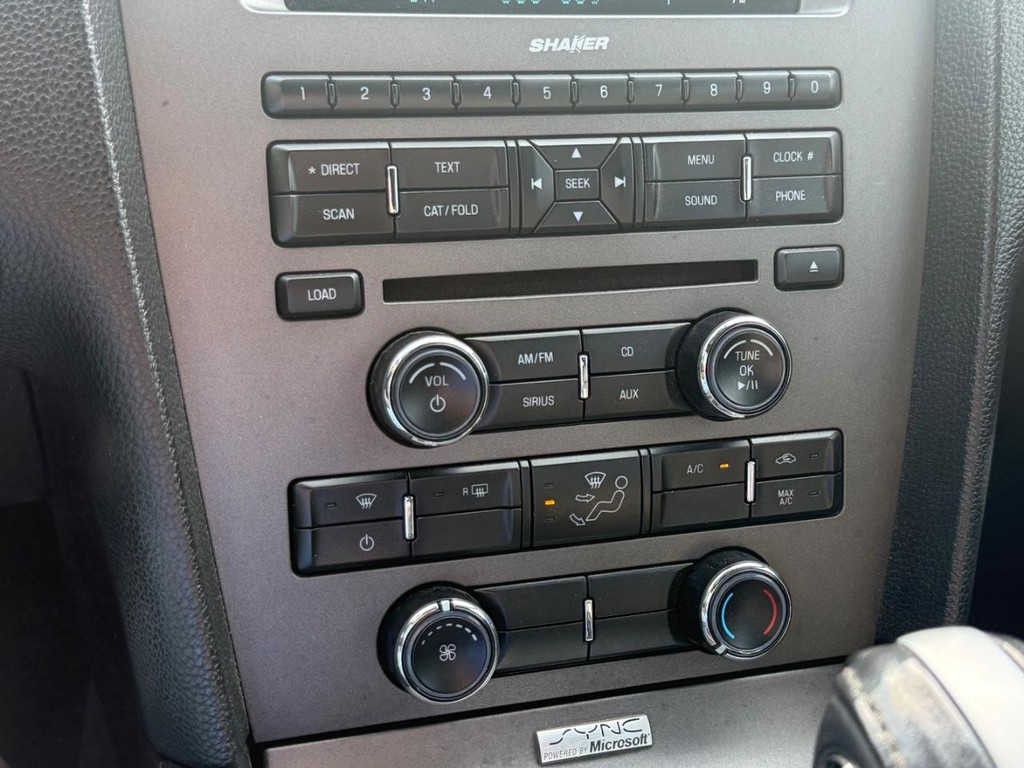 Ford Mustang Vehicle Full-screen Gallery Image 16