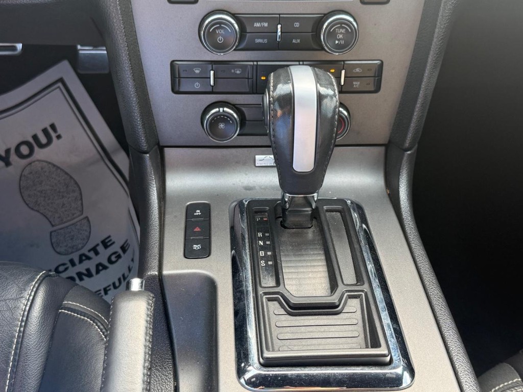 Ford Mustang Vehicle Full-screen Gallery Image 17