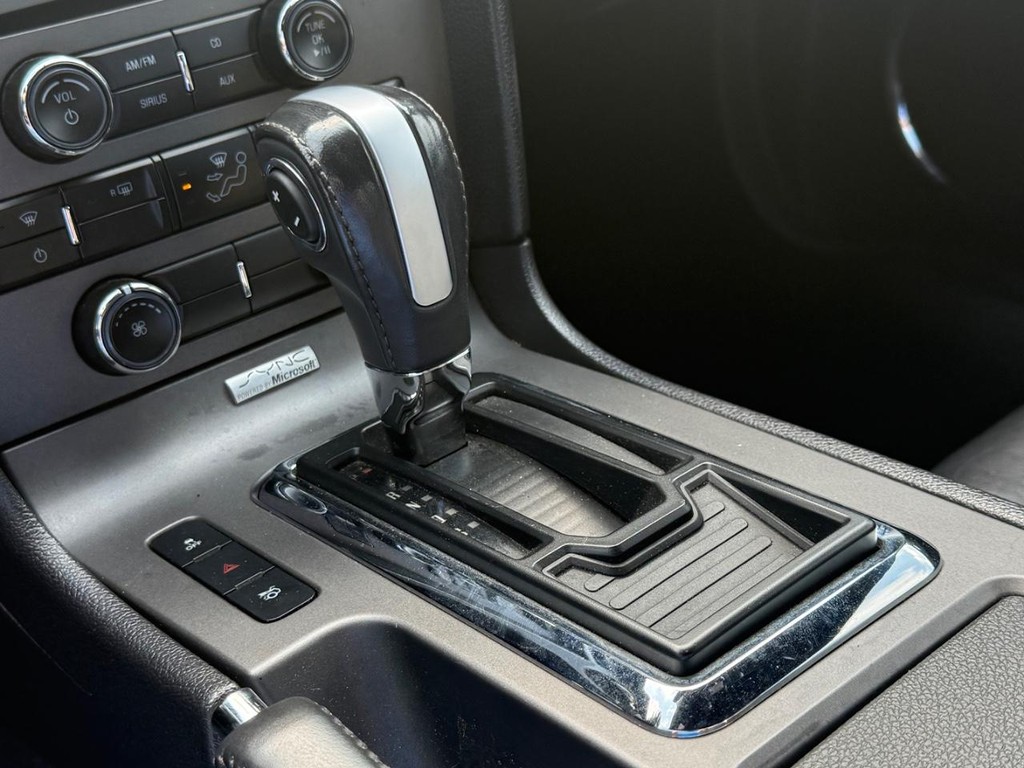 Ford Mustang Vehicle Full-screen Gallery Image 18