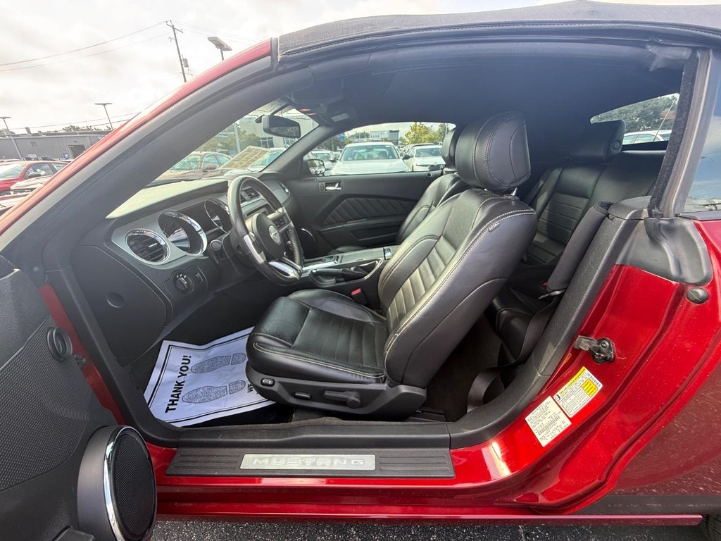 Ford Mustang Vehicle Full-screen Gallery Image 22
