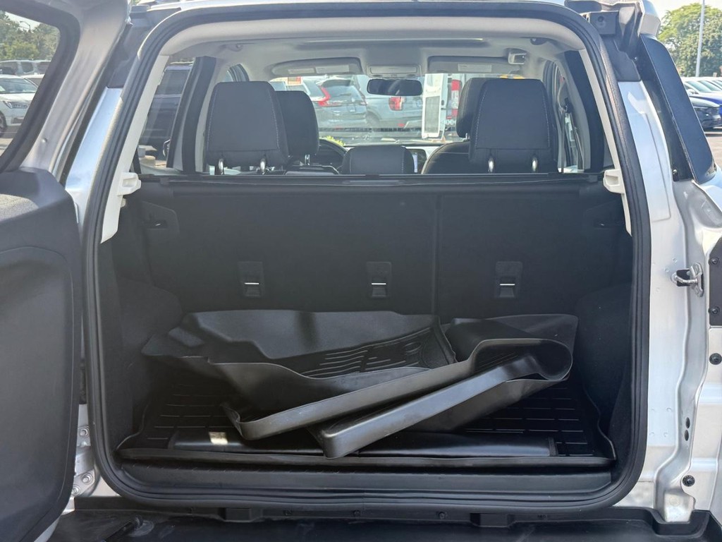 Ford EcoSport Vehicle Full-screen Gallery Image 06