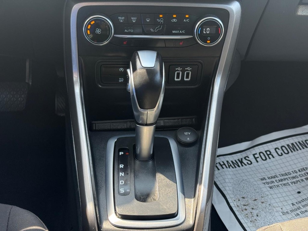 Ford EcoSport Vehicle Full-screen Gallery Image 19