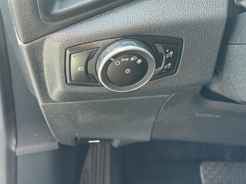 Ford EcoSport Vehicle Full-screen Gallery Image 22