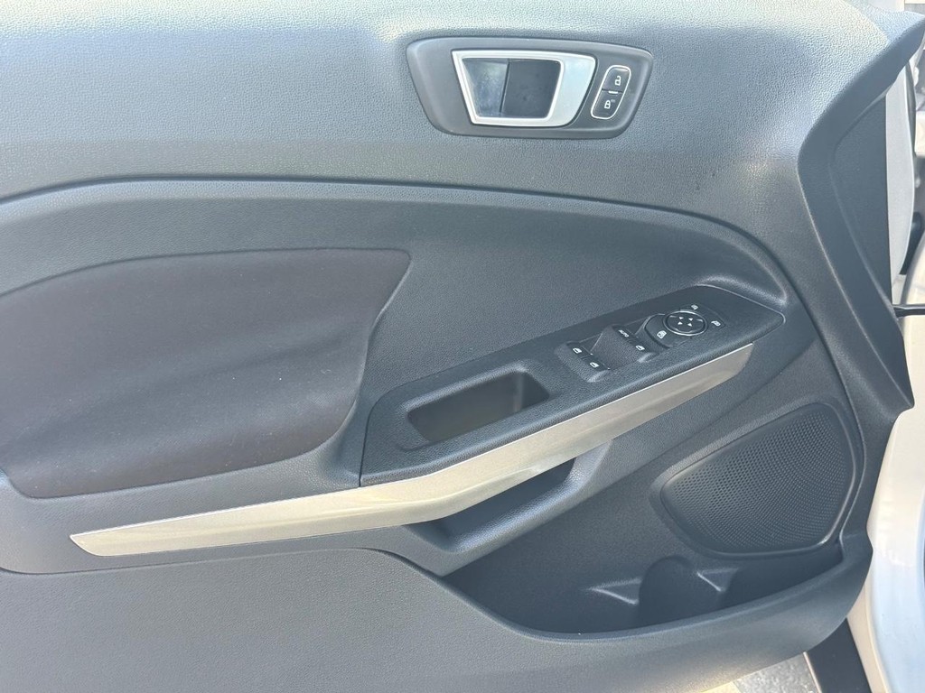 Ford EcoSport Vehicle Full-screen Gallery Image 23