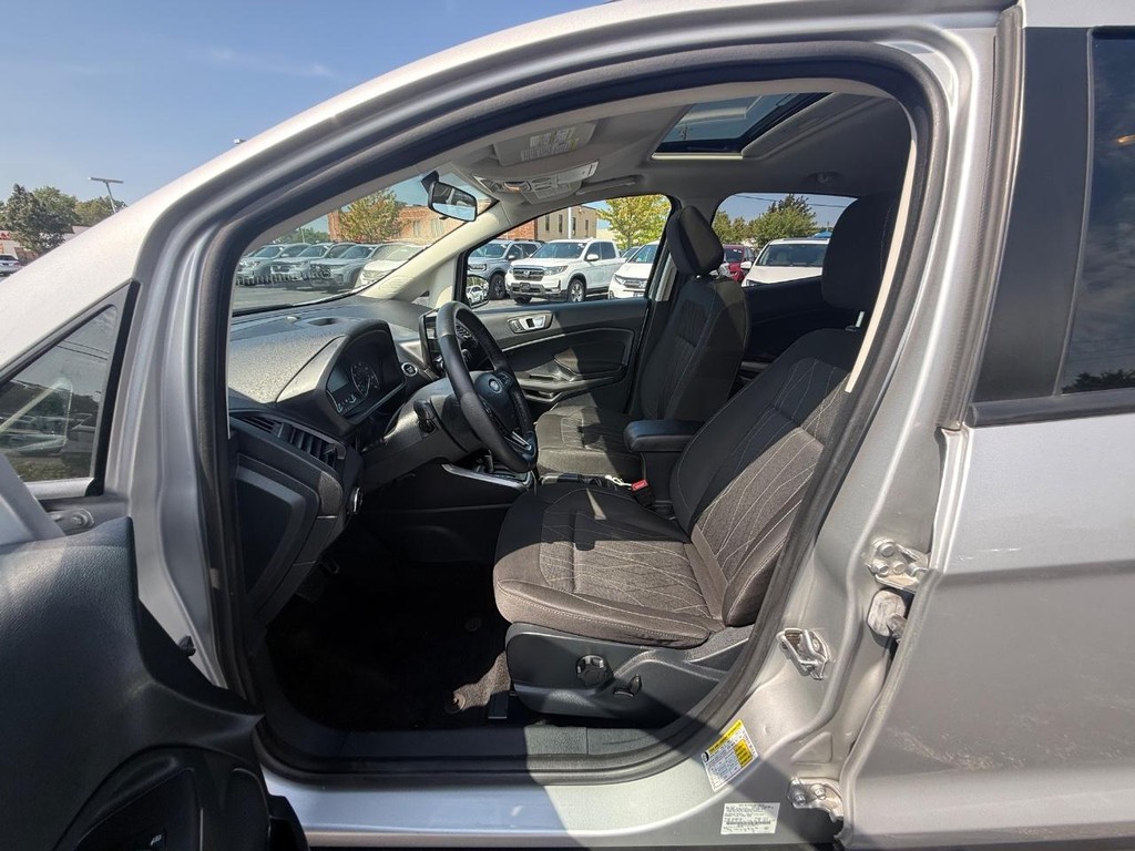 Ford EcoSport Vehicle Full-screen Gallery Image 25