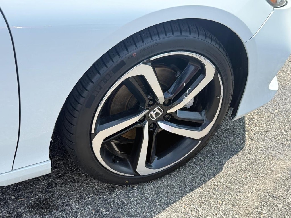 Honda Accord Sedan Vehicle Full-screen Gallery Image 07