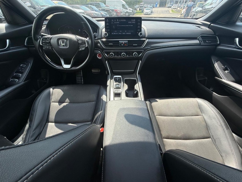 Honda Accord Sedan Vehicle Full-screen Gallery Image 12