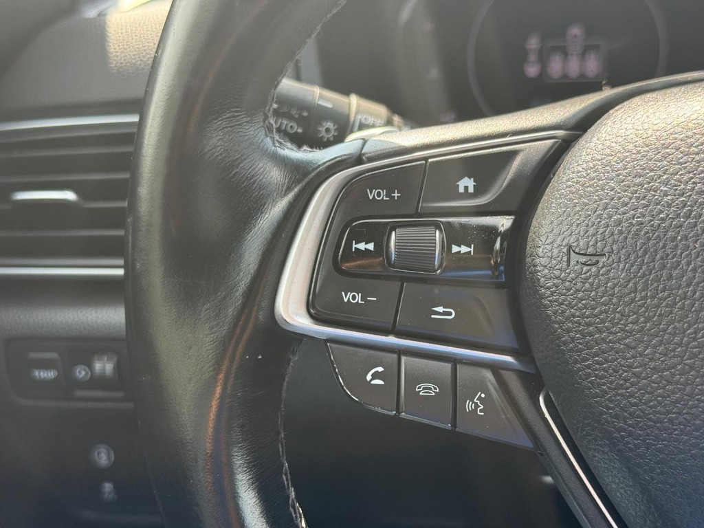 Honda Accord Sedan Vehicle Full-screen Gallery Image 14