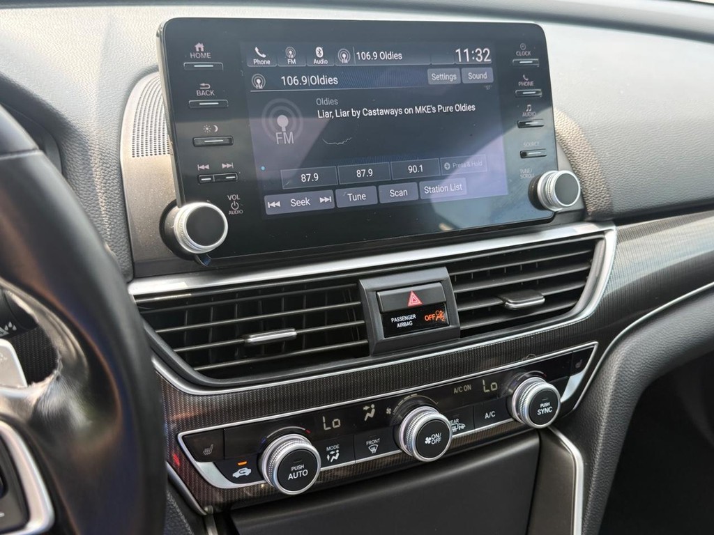 Honda Accord Sedan Vehicle Full-screen Gallery Image 16